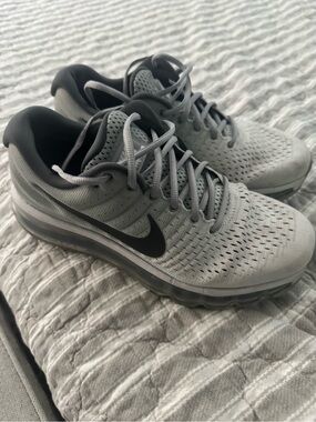 Nike Men’s Light Gray and Black Air Max Sneakers